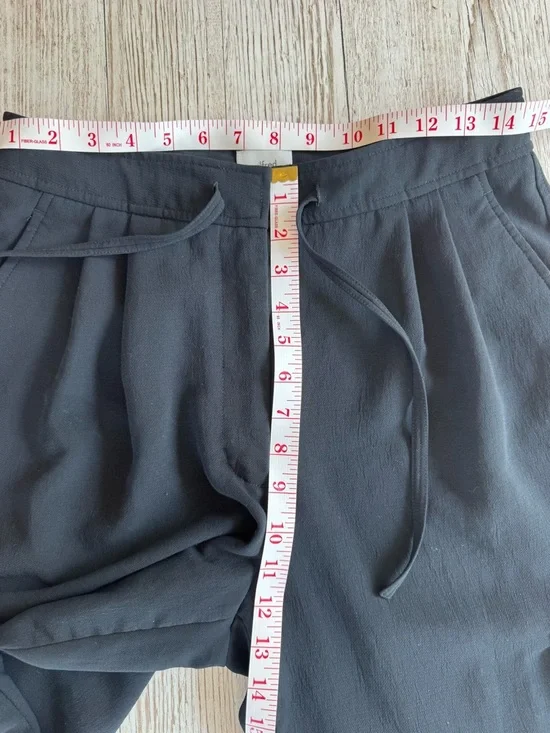 Wilfred Aritzia Shift Cargo Pant Relaxed barrel-leg crepe cargo pants in Black 8 - Picture 8 of 10